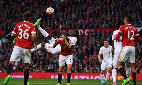 Siêu phẩm "ngả bàn đèn" của Benteke vào lưới Man Utd