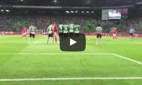 Siêu phẩm sút phạt của Victor Lindelof vào lưới Sporting Lisbon