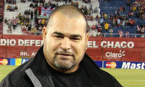 Siêu thủ môn Chilavert ví trọng tài như mafia