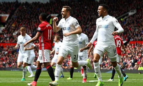 Sigurdsson có siêu phẩm, 'Vua hòa' lỡ cơ hội vào top 3