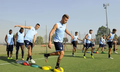 Simeone Inzaghi làm khổ học trò với bài tập "đi thăng bằng"