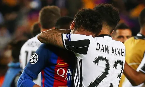 Sinh nhật Dani Alves lần 34: Huyền thoại từ sân làng đầy cỏ khô