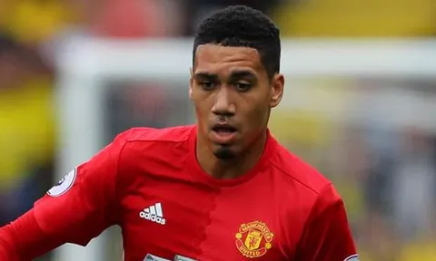 Smalling đáp trả chiêu trò "khích tướng" của Mourinho