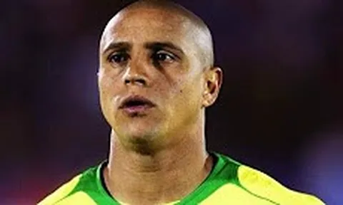 So về sức mạnh, 'kèo trái' nào hơn Roberto Carlos