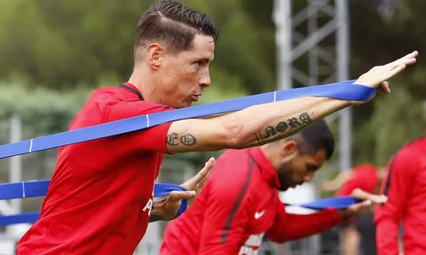 Soái ca Torres cùng Atletico Madrid ngày đầu trở lại tập luyện