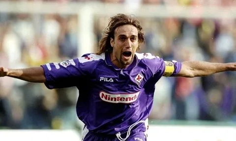SỐC: Batistuta đi lại khó khăn