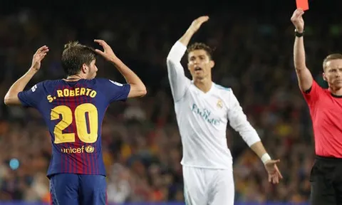 SỐC: Bị treo giò 4 trận, sao Barca ám chỉ trọng tài là.. con chó