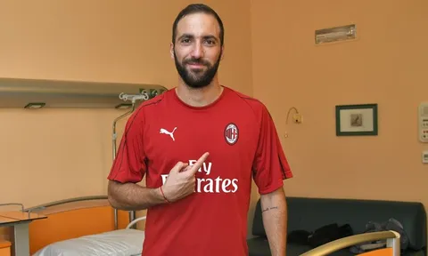 TIẾT LỘ: Chelsea "chày cối" đến phút cuối với Higuain