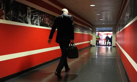 SỐC: HLV Wenger bị ép phải chia tay Arsenal