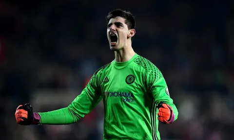 Sốc: Lý do NGỚ NGẨN khiến Courtois chấn thương