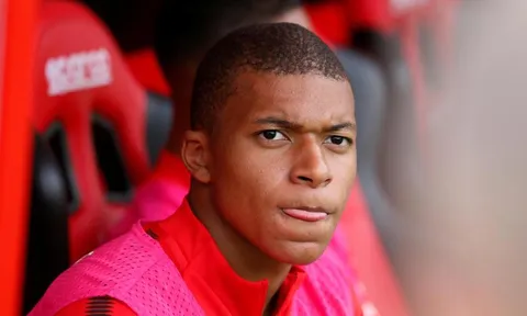 SỐC: Mbappe nổi loạn, bị Monaco cô lập