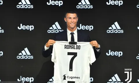 SỐC với giá trị chuyển nhượng khi Ronaldo lần đầu tiên được bán