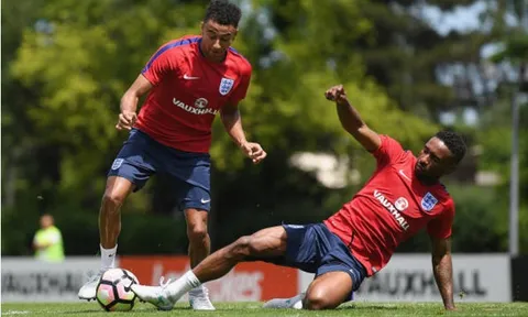 Southgate ra sân chiến, Defoe 'chém' không nể một ai