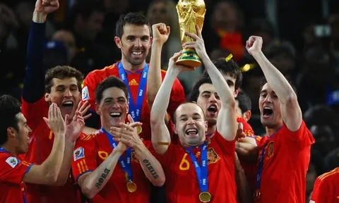 "Andres Iniesta và Fernando Torres giải nghệ sẽ bắt đầu cho một cuộc chuyển giao thế hệ mới"