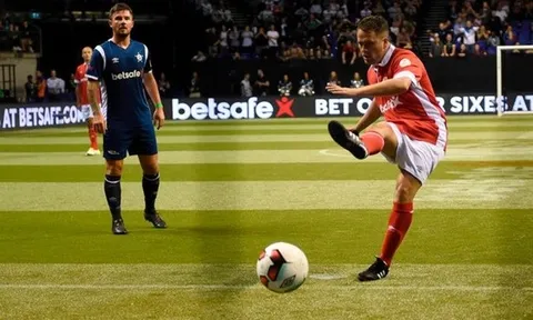 Star Sixes ngày thứ hai, Huyền thoại Anh có chiến thắng đầu tay