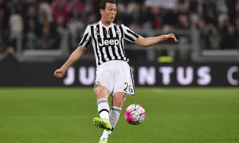 Arsenal cần gì ở Stephan Lichtsteiner?