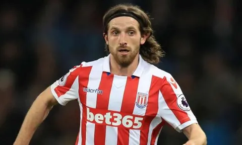 Stoke xuống hạng, cựu sao Liverpool bị cả Premier League giành giựt