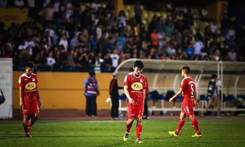 Sự cố sân Pleiku: Sẽ ra sao nếu "nội chiến" U23 Việt Nam thế này?