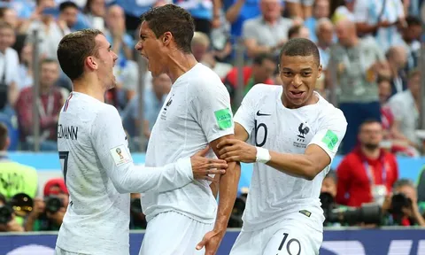 'Sự trả thù của Raphael Varane đưa Pháp vào bán kết'
