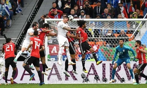 Suarez quên cách ghi bàn, Gimenez giúp Uruguay thắng Ai Cập ở phút cuối