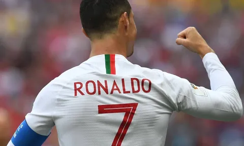 Sút tung lưới Morocco, Ronaldo lập kỷ lục siêu hạng