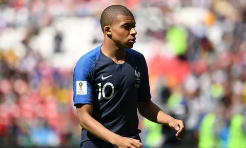 Sút tung lưới Peru, Mbappe đi vào lịch sử