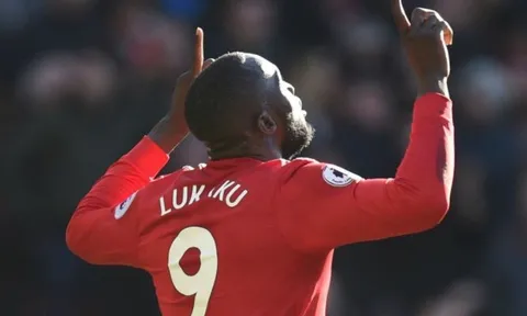 Sút tung lưới Swansea, Lukaku lập cột mốc ấn tượng
