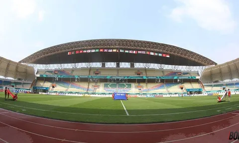 Cận cảnh sân Wibawa Mukti nới diễn ra trận đấu U23 Việt Nam vs Pakistan