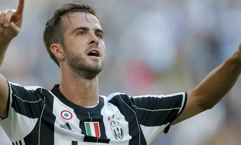 Tài đá phạt của Pjanic trong màu áo Juventus