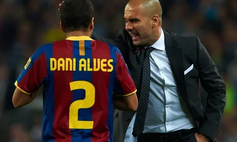 Tại sao Dani Alves quay lưng với Man City để chọn PSG?