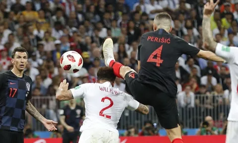 Tại sao trọng tài không thổi phạt khi Perisic gỡ hòa cho Croatia?