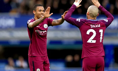Tam tấu Man City đi vào lịch sử Premier League