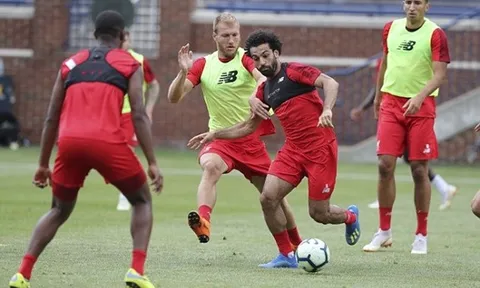 Tân binh Liverpool căng thẳng nghe giáo huấn của Klopp