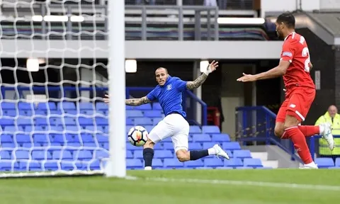 Tân binh lò La Masia ghi bàn, Everton vẫn hòa nhạt nhòa trước Sevilla