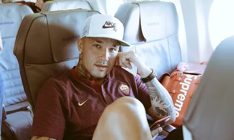 Tập xong, AS Roma lập tức lên máy bay sang Tây Ban Nha