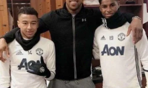 Tay đấm Anthony Joshua bất ngờ đến thăm "đại bản doanh" Man Utd