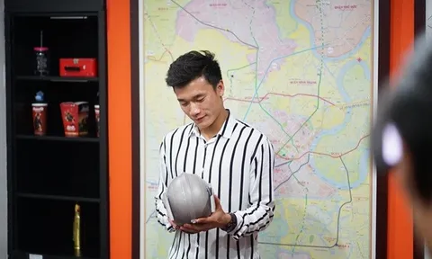 Bùi Tiến Dũng lần thứ hai bất ngờ xuất hiện ở Sài Gòn