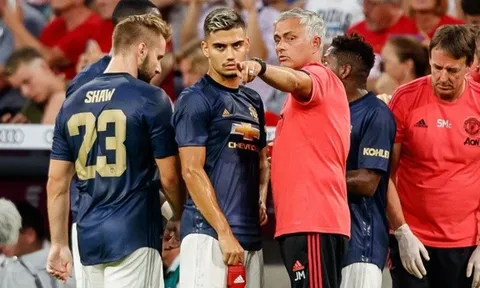 4 bài toán lớn Mourinho cần giải đáp trước giờ G