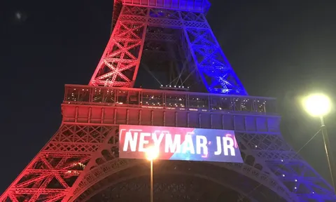 Tên 'Neymar JR' được gắn lên cả tháp Eiffel