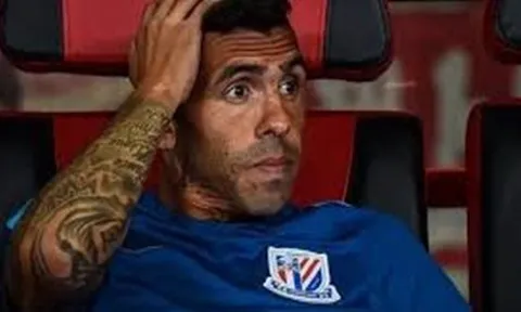 Tevez phản pháo vụ chấn thương trong tù
