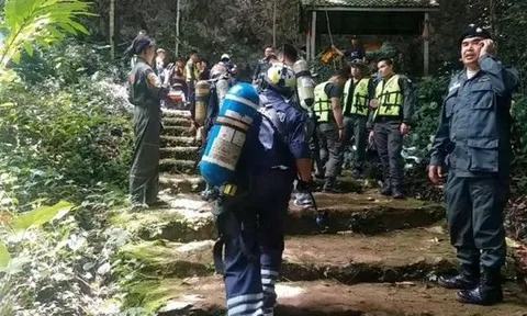 Mất tích cả đội bóng khi tham quan hang động