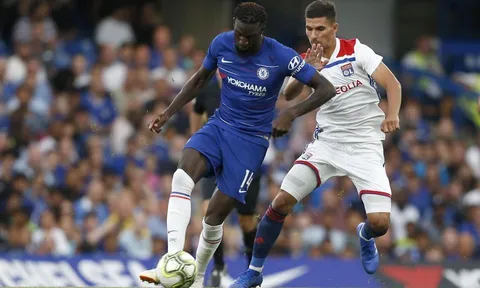 'Thảm họa' của Chelsea thất vọng ra mặt với HLV Maurizio Sarri