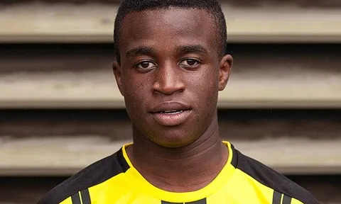 Thần đồng 12 tuổi Dortmund gây SỐC thế giới