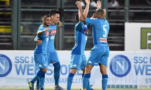 Thăng hoa 10 phút cuối, Napoli vượt qua đội bóng Serie B