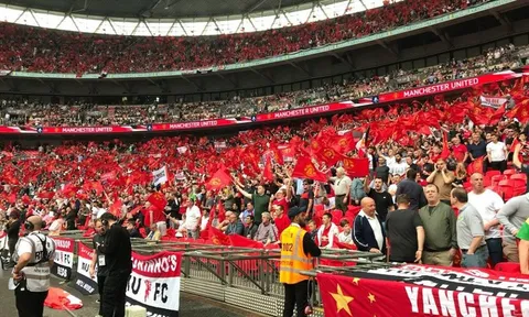 Thắng Tottenham, CĐV Man United 'lên mây' với Sanchez, Herrera