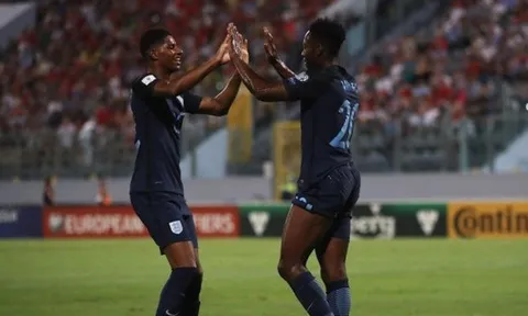 "Thánh lốp" Danny Welbeck nói gì về đàn em Marcus Rashford?