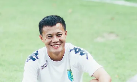 Thành Lương cùng nhiều cựu tuyển thủ dự lễ trao giải QBV phủi