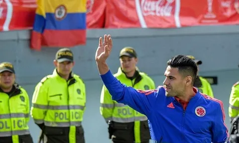 Thất trận trở về nhà, tuyển Colombia vẫn được chào đón như người hùng
