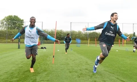 Thấy gì ở buổi tập của cuối của Arsenal dưới thời Wenger?