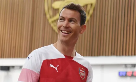 Thấy gì từ bản hợp đồng mang tên Stephan Lichtsteiner